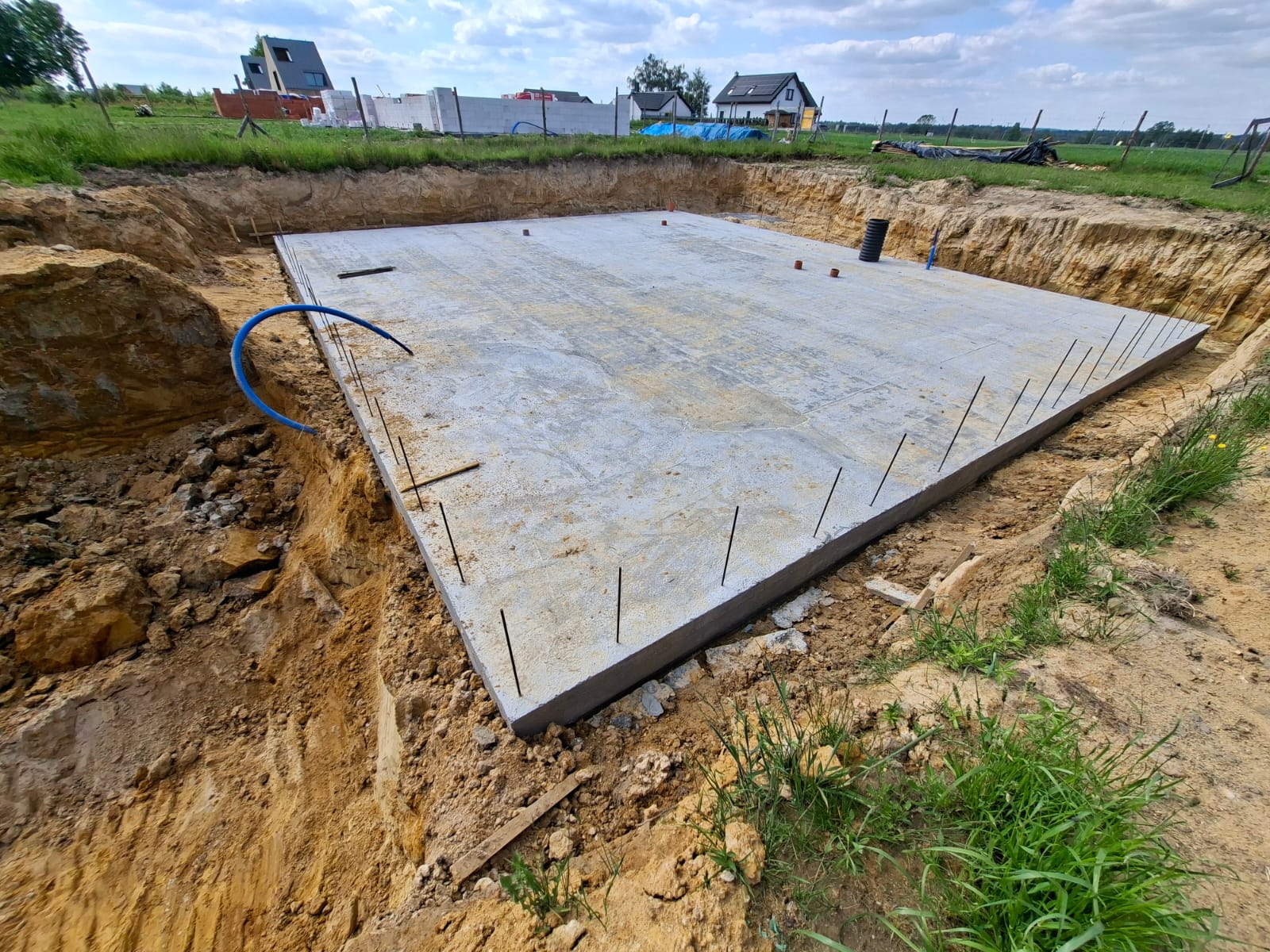 Roboty żelbetowe na placu budowy